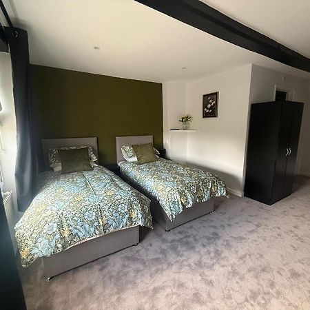 The White Hart Hotell Atworth Exteriör bild