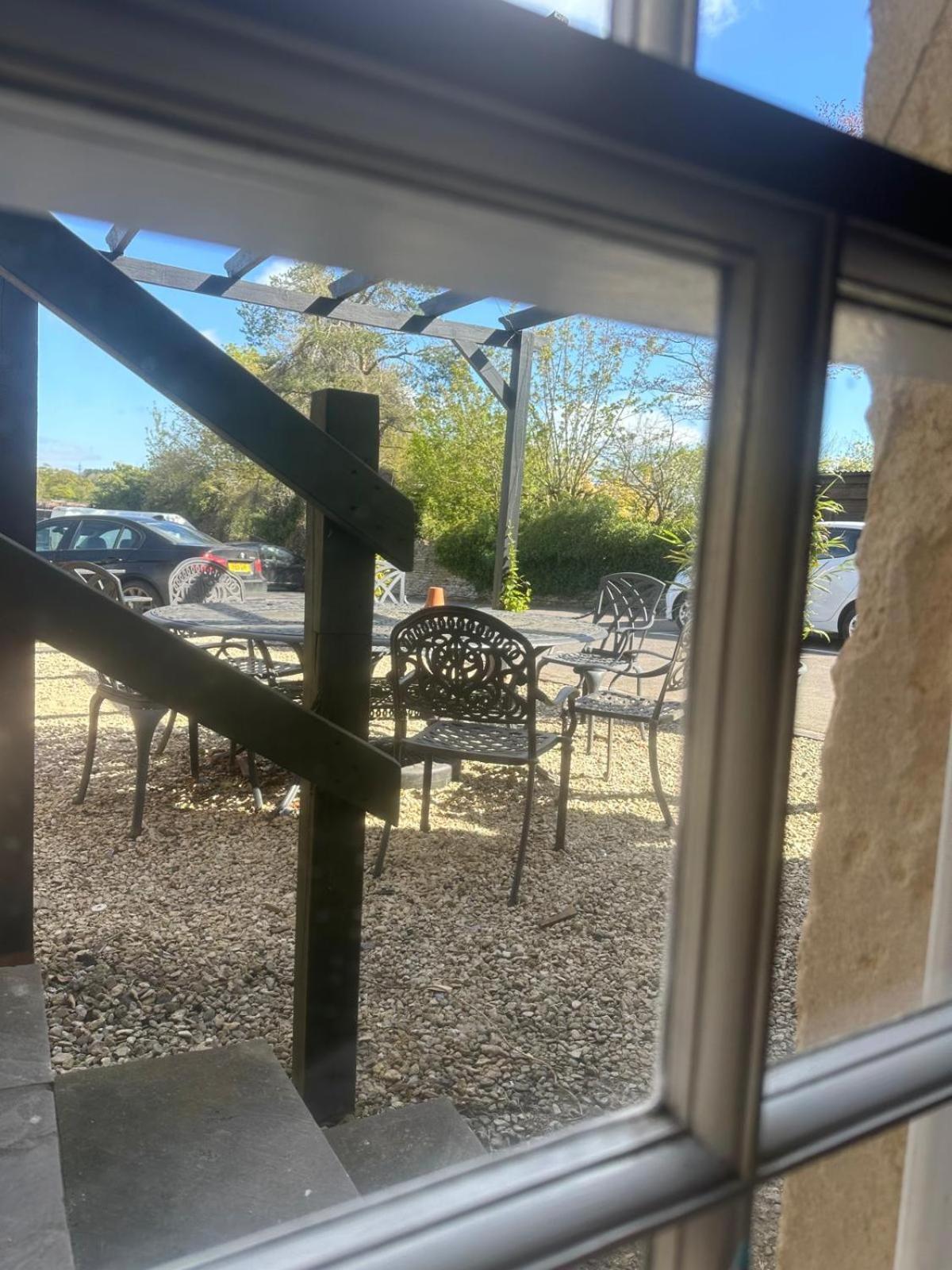 The White Hart Hotell Atworth Exteriör bild