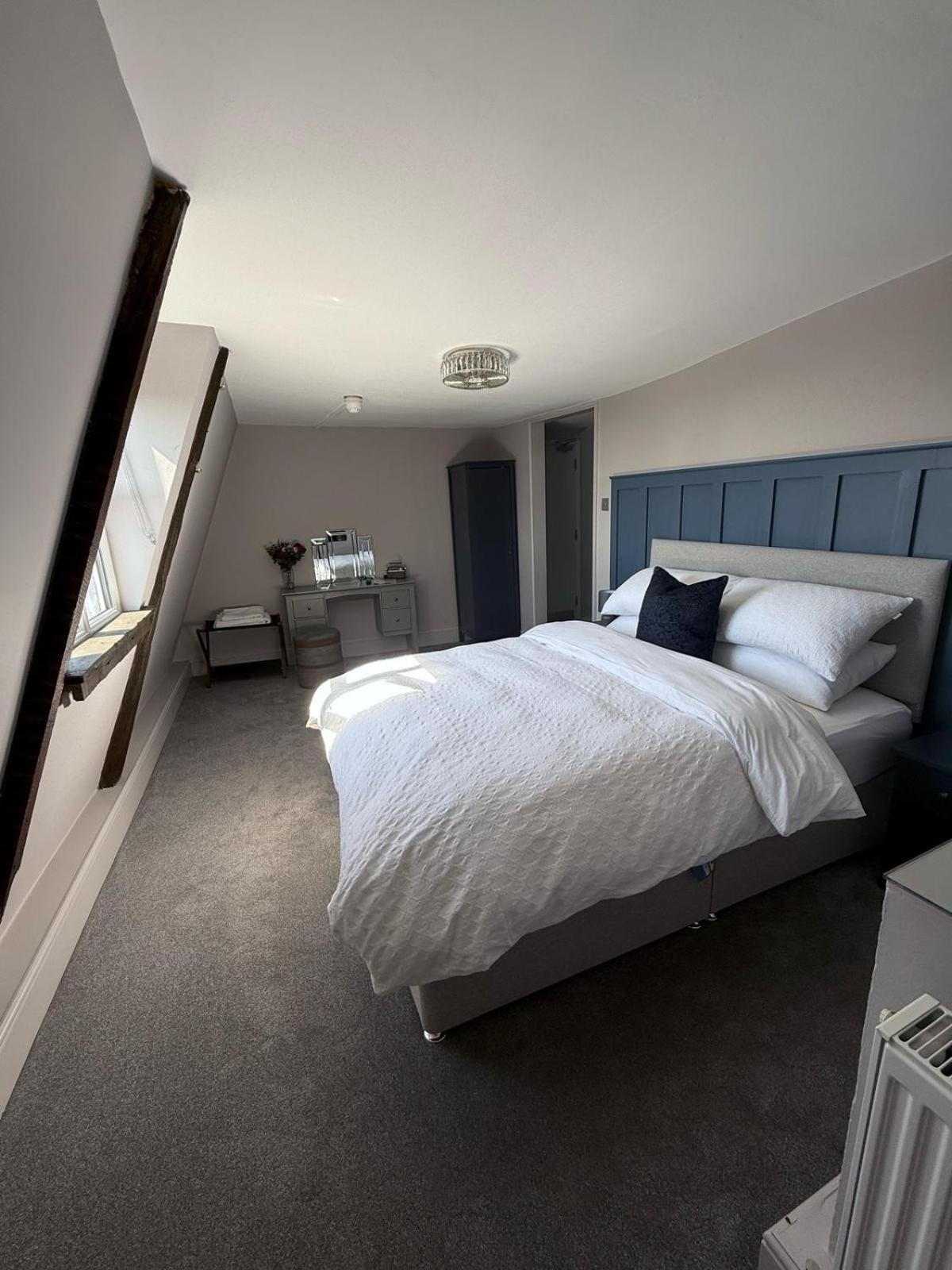 The White Hart Hotell Atworth Exteriör bild
