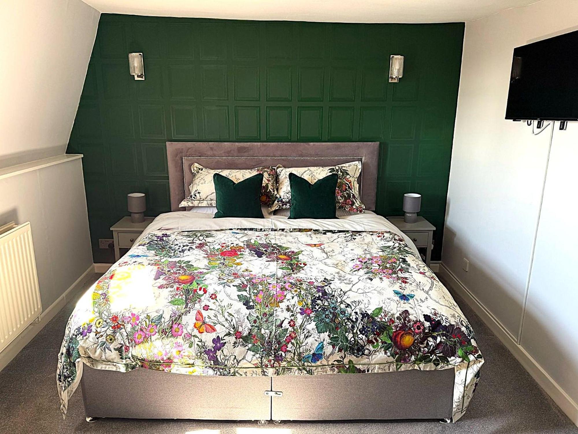 The White Hart Hotell Atworth Exteriör bild