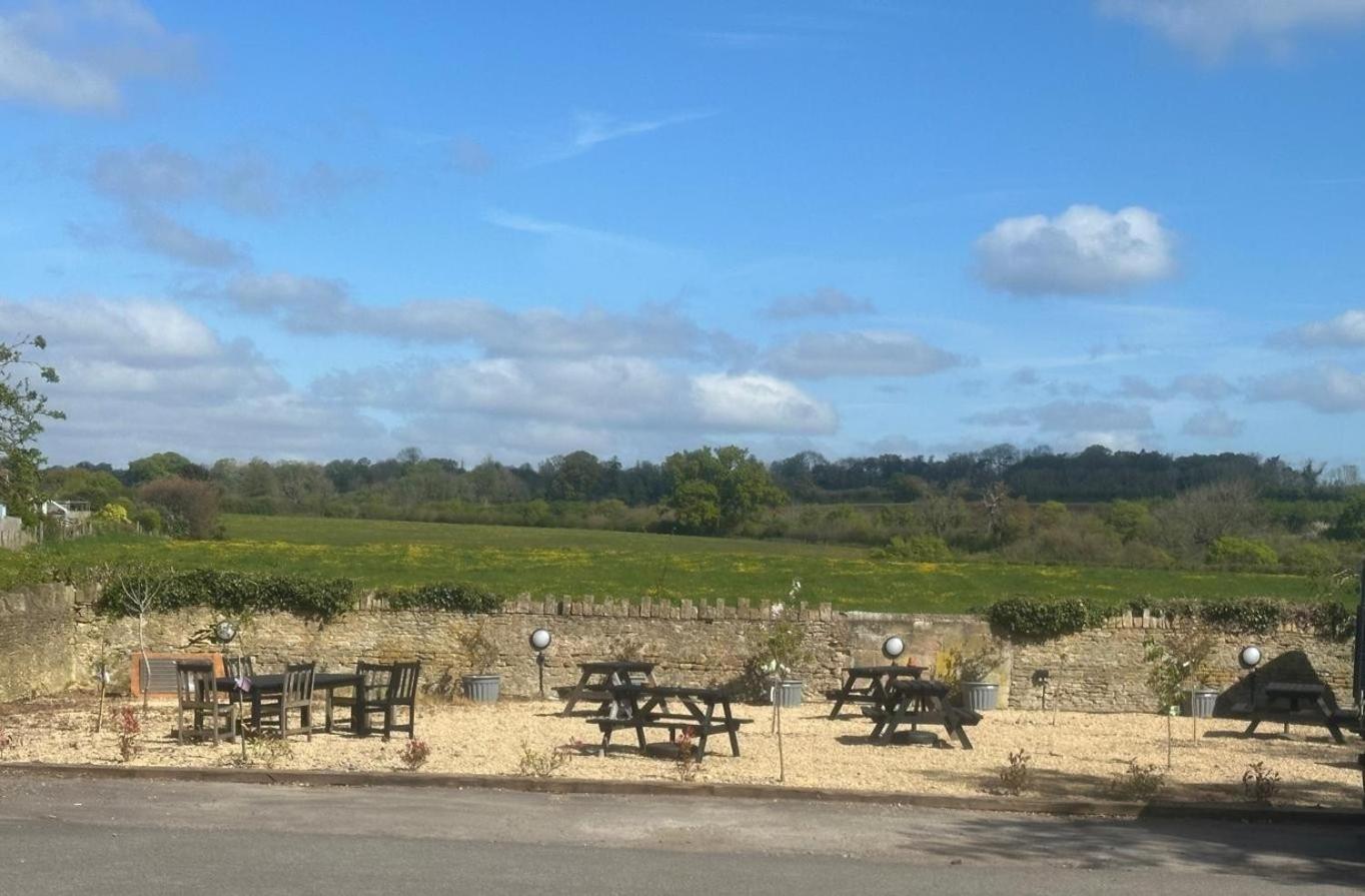 The White Hart Hotell Atworth Exteriör bild