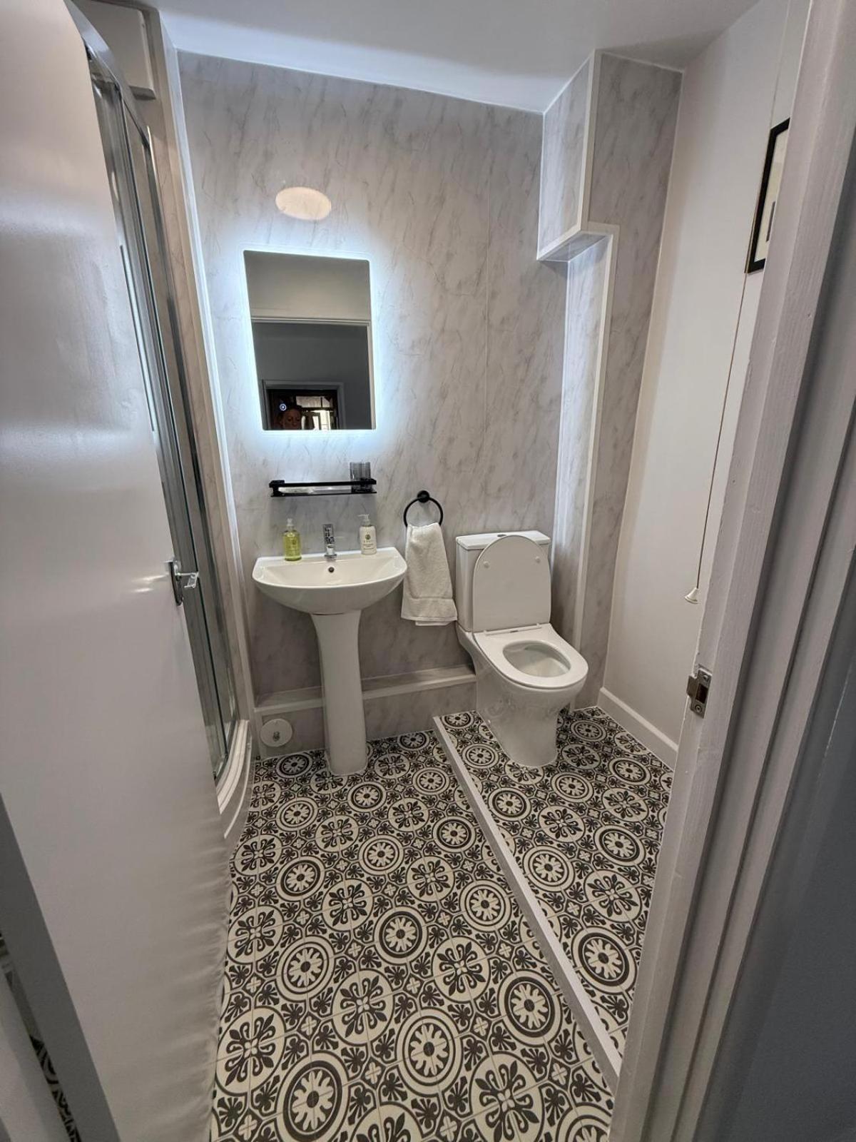 The White Hart Hotell Atworth Exteriör bild