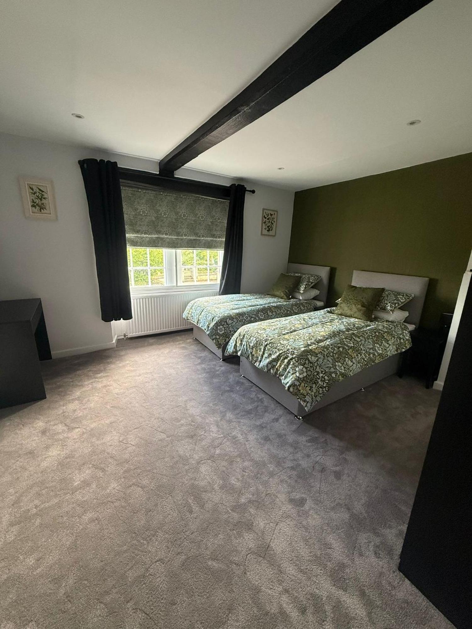 The White Hart Hotell Atworth Exteriör bild