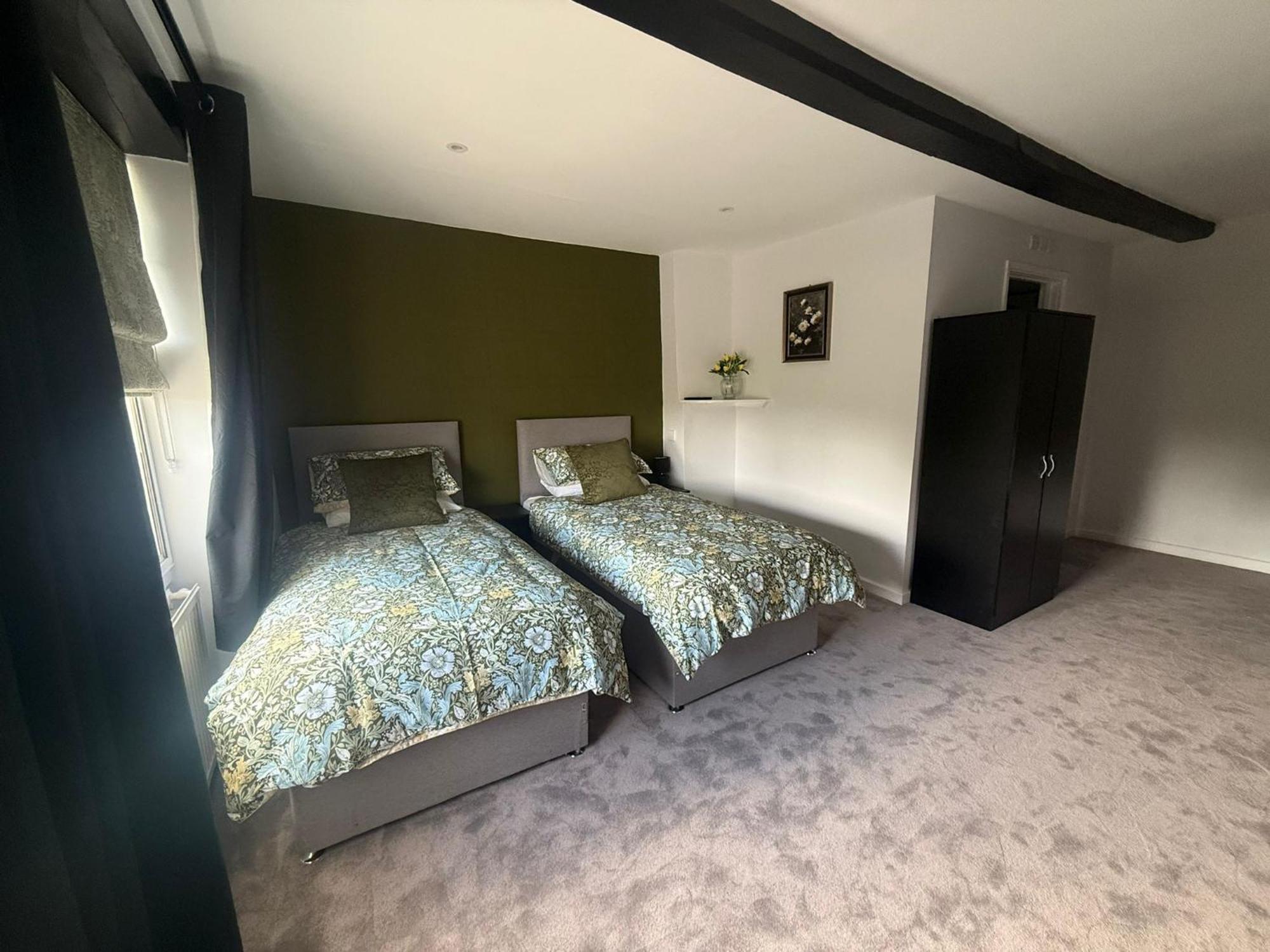 The White Hart Hotell Atworth Exteriör bild